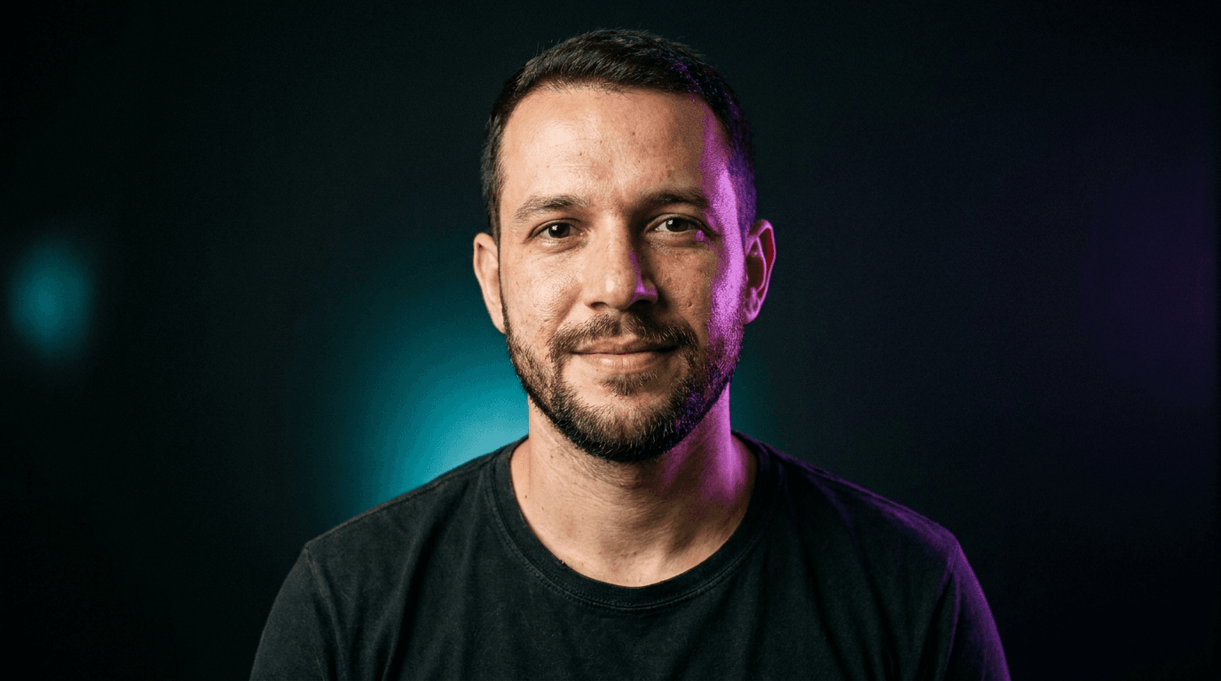 Retrato de uma pessoa criada por IA, com luz de estúdio